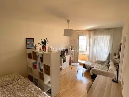 appartement t1 de 32 m² avec terrasse  cave et place de parking – marseille timone