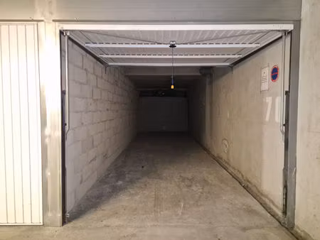 parking / box marseille
