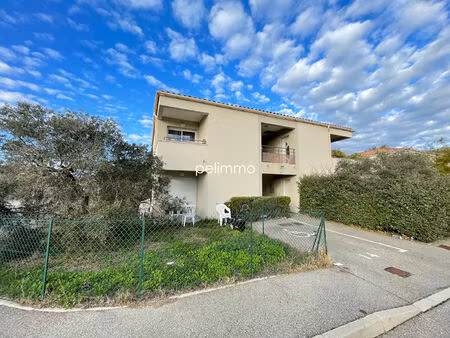 eyguieres - studio + terrasse + place de parking - 24.60 m2