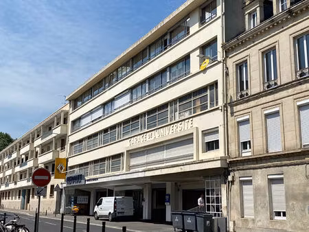 caen pied de l'université : parking couvert