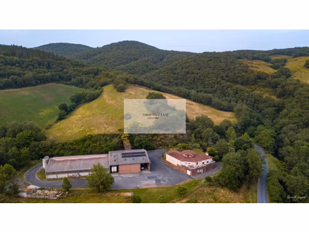 maison 195 m² avec batiment de 1000 m² sur 3 hectares de terrain