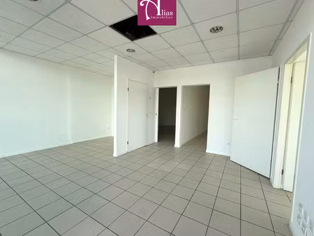 à louer - local professionnel clé en main de 82 m2 avec asce
