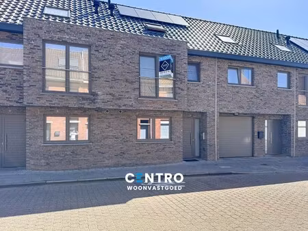 recente woning (energielabel a) met 3 à 4 slpks  leuke tuin én garage!