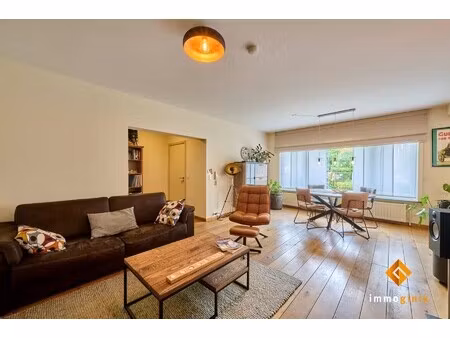 gelijkvloers appartement met 2 à 3 slaapkamers en gezellig tuintje  in het centrum van ham