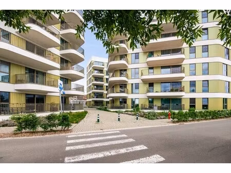 instapklaar gelijkvloers ben appartement met ruim terras op toplocatie aan het water in bo