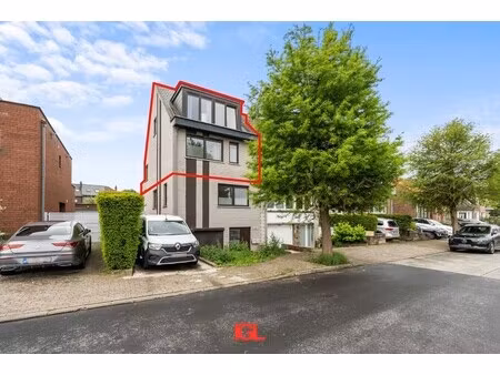 ruim en recent duplexappartement met zonnig terras op topligging