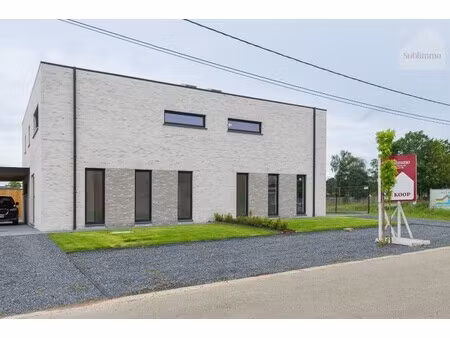 instapklare nieuwbouwwoning met 4 slaapkamers op een perceel van 343 m²