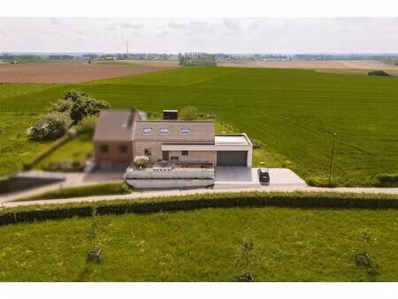 instapklare gerenoveerde gezinswoning op 9are40