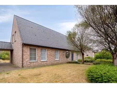 ruime woning met 3 slaapkamers op een perceel van 1.880 m² te olen-centrum !