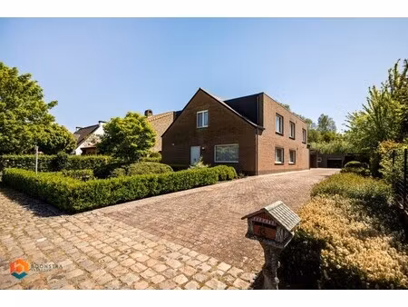 kangoeroewoning met 6 slpkrs  garage en carport op 1110 m² te putte