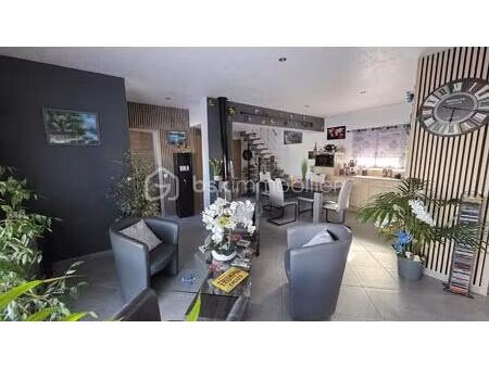 propriété de 118 m² à treilles