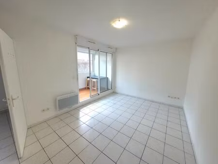 location appartement 1 pièce 21m² venelles 13770