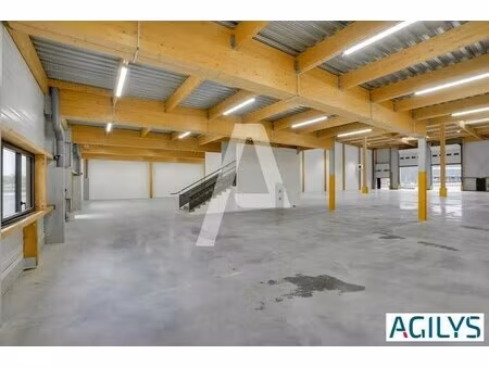 location entrepôt brie comte robert 77170 1636m² à 5029m²