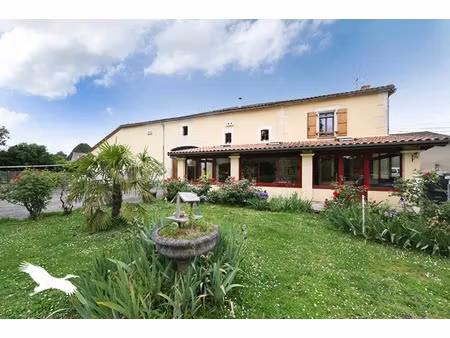 vente maison 5 pièces 206 m² à rouzède (16220)  272 850 €