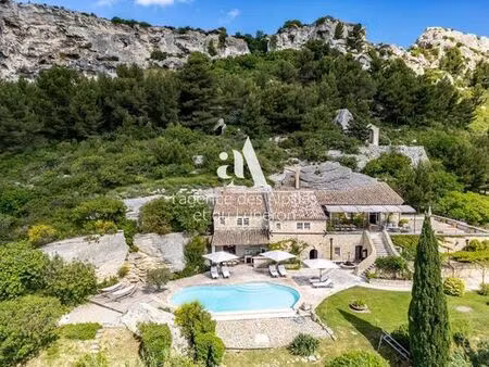 prestigieuse maison de campagne de 300 m2 en location les baux-de-provence  france