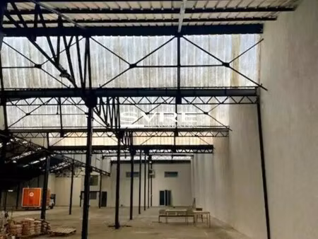 location local d’activités marseille 13010 830m²