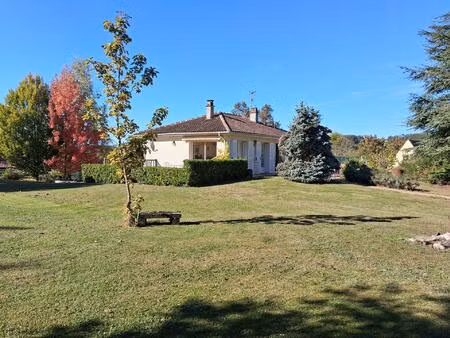 maison de plain pied sur sous-sol  3072m² de terrain  sarlat