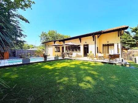 superbe villa contemporaine dans quartier résidentiel