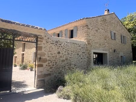 mas provençal rénové avec nombreuses dépendances - dpe a - terrain : + de 17000m2