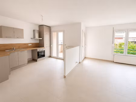 4 pièces centre-ville avec balcon refait a neuf
