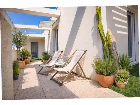 t4 de 82 m² avec toit-terrasse paysagé de 51 m²  double garage et prestations de qualité