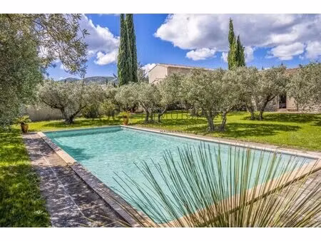 eygalières ? propriété familiale avec maison d?été