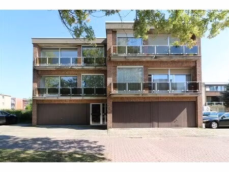 zonnig appartement met 2 slaapkamers en garage op zeer goede  rustige locatie