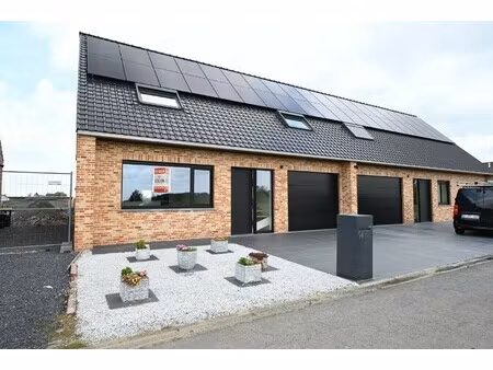 prachtige nieuwbouwwoning met 3 slaapkamers en ruime garage!