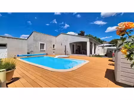 villa de luxe de 6 pièces en vente villevieille  france