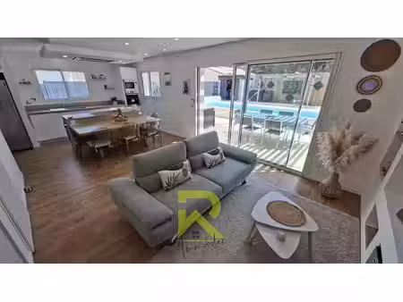 vente maison 5 pièces 101.95 m² à lespignan (34710)  381 500 €