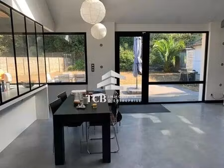 vente commerce saint etienne de montluc 44360 188m²