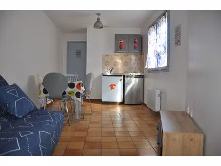 studio meublé de 18m² au 1er étage à bletterans