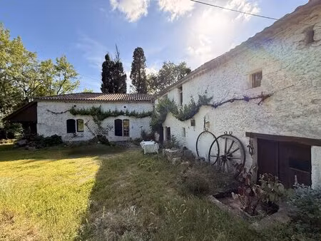 charmante fermette à la campagne cadre paisible et verdoyant
