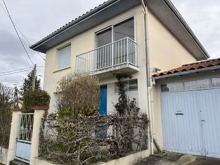 maison de ville a redécorer avec jardin clos et garage