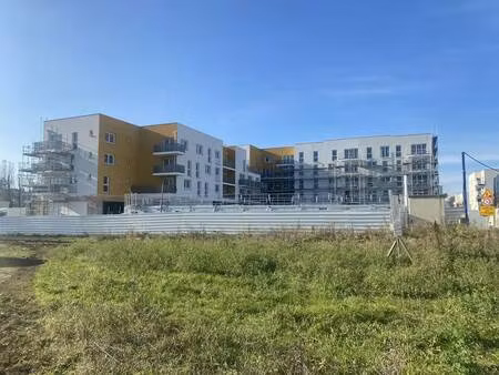 location commerce melun 77000 118m²