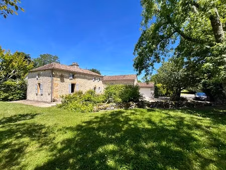 maison en pierre entre monpazier et beaumont du perigord