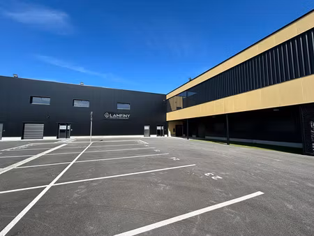 location local commercial 53m2 bétheny 51450 - 1480 € - surface privée