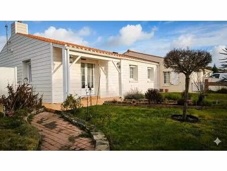 vente maison viager à landevieille (85220) : à vendre viager / 110m² landevieille