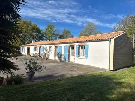 vente longère et corps de ferme aux clouzeaux (85430) : à vendre / 156m² les clouzeaux