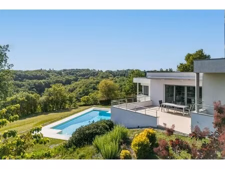 résidence moderniste exceptionnelle avec piscine chauffée  terrain et une note énergétique