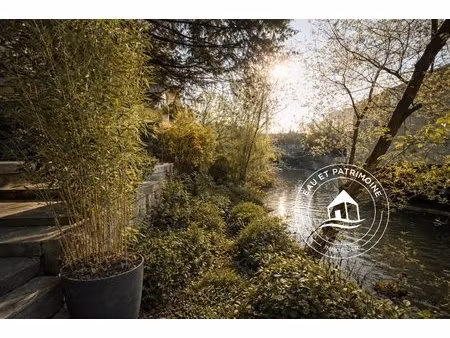 maison de plus de 350 m2 à neuilly-sur-seine terrasses et berge privative