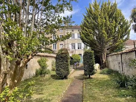 vente maison 10 pièces 260 m² à la rochefoucauld (16110)  472 500 €