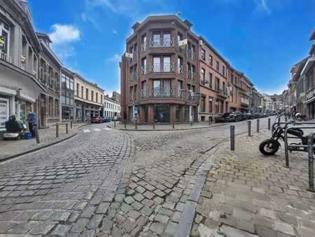 duplex dans le centre de mons avec terrasse