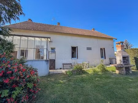 ensemble immobilier piscine et terrain de tennis – 1 6 hectare