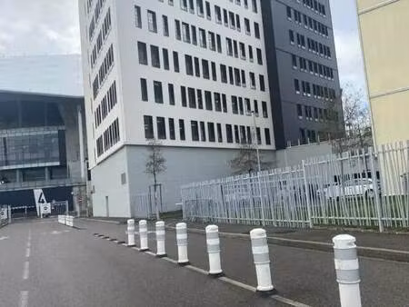location bureaux 140 m² à 631 m²