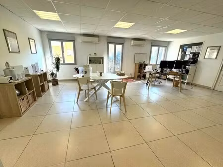 location bureaux 67 m²