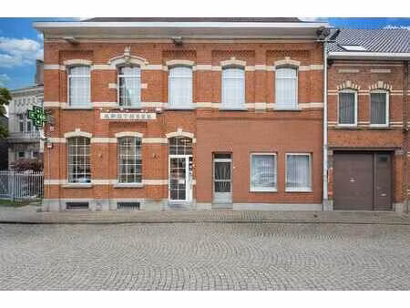 grande et charmante maison avec dépendance à itterbeek.