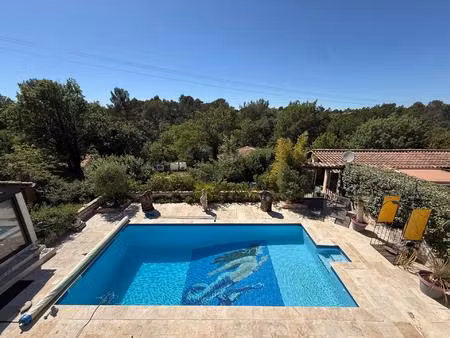 maison 7 pièces 238m2 sur 1700m2 de terrain au calme avec piscine