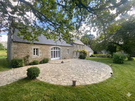 propriété unique avec 3 maisons sur 7 95 hectares à ploumill