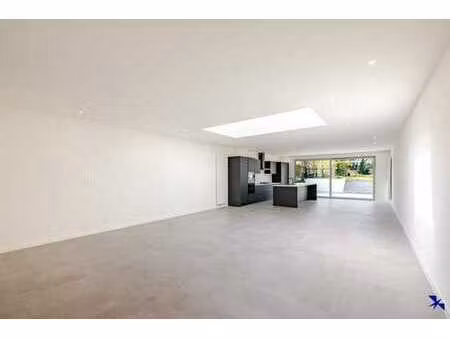 maison familiale entièrement rénovée dans un style moderne